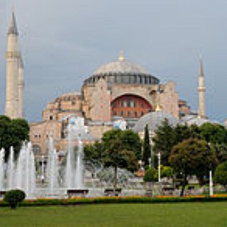 BucketList + Tour The Hegia Sophia And Sultan's Palace In Instanbul, Turkey