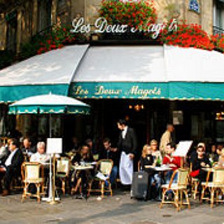 BucketList + Drink Coffee In A Cafe In Paris