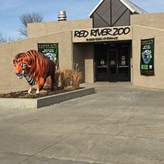 BucketList + Visit The Red River Zoo In The Summer