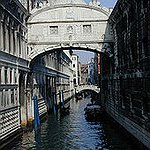 BucketList + Kiss Tracy On A Gondola ... = ✓