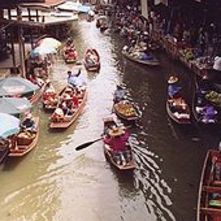 BucketList + Thailand: Visit A Floating Market 