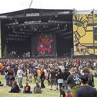 BucketList + Attend Download Festival