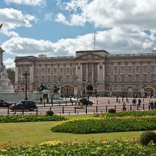 BucketList + Visit Buckingham Palace