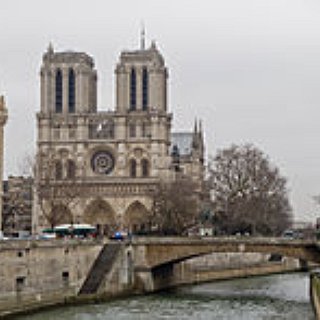 BucketList + Visit Notre Dame Cathedral