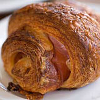 BucketList + Eat A Croissant In A Bakery In Paris