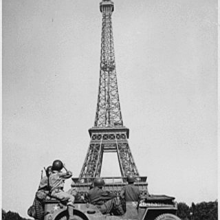 BucketList + Have A Picnic In Paris