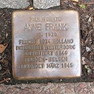 BucketList + Go Into The House Of Anne Frank.