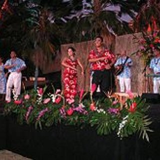 BucketList + Go To A Hawaiian Luau