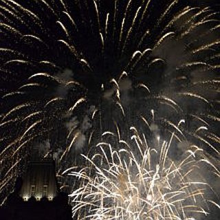 BucketList + See The London Nye Fireworks With Mum Live From A Good Spot.