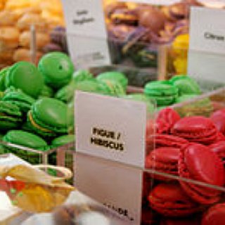 BucketList + Eat A Ladurée Macaron In Paris