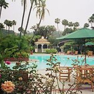 BucketList + Go On Holiday With Friends
