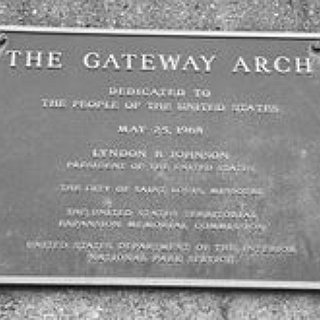 BucketList + Visit The Gateway Arch In St. Louis