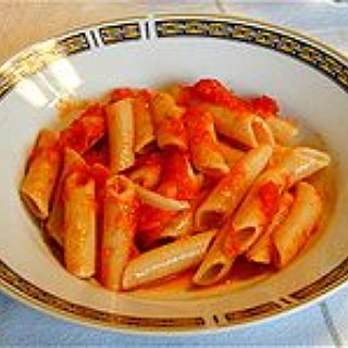BucketList + Learn How To Make Tomato Sauce With An Italian Family In Italy