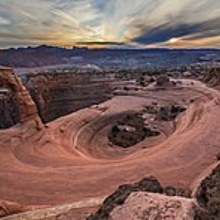 BucketList + Hike The Delicate Arch Trail