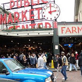BucketList + Watch The Fish Fly At Pike Place Market