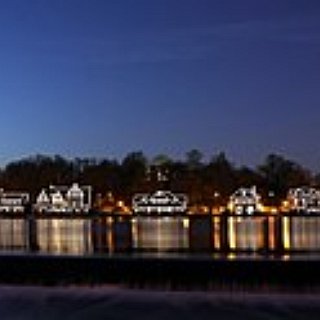 BucketList + See Boathouse Row Lit Up At Night In Philly