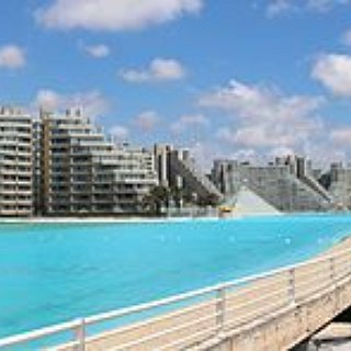 BucketList + Swim In The Worlds Largest Swimming Pool 