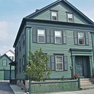 BucketList + Visit The Lizzie Borden House 