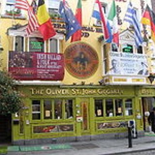 BucketList + Drink At Temple Bar In Dublin