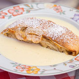 BucketList + Eat Apfelstrudel