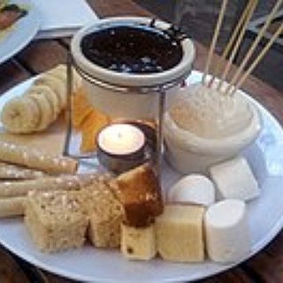BucketList + Have Fondue In Switzerland