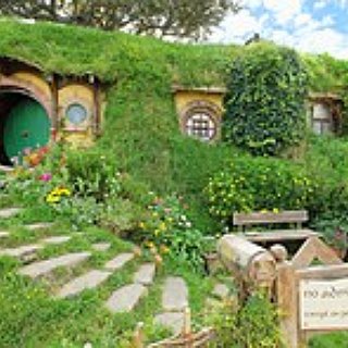 BucketList + Explored Hobbiton From The Lotr's Set And Tried Hobbit Beer Nz