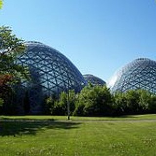 BucketList + Visit The Mitchell Park Domes In Milkwaukee, Wisconsin