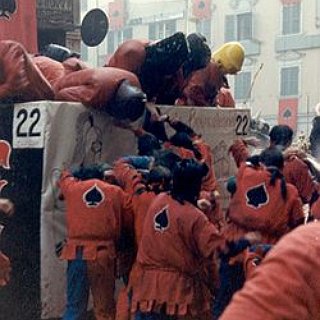 BucketList + Attend The Battle Of Oranges/Carnival Of Ivrea Festival
