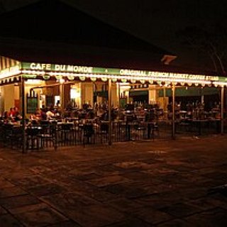 BucketList + Eat Beignets From Cafe Du Monde In New Orleans